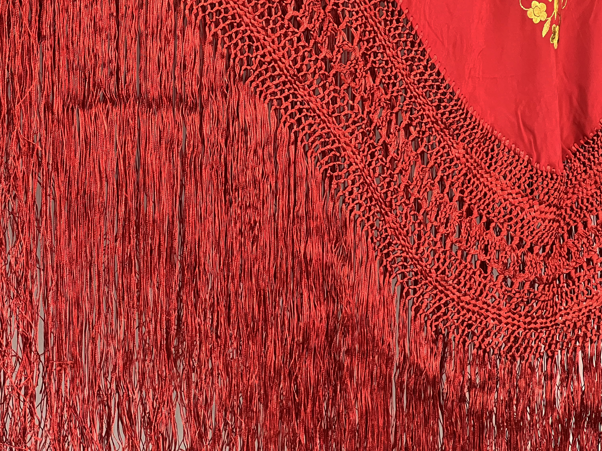 [新品] フラメンコ　シルク製マントン　赤xゴールド刺繍